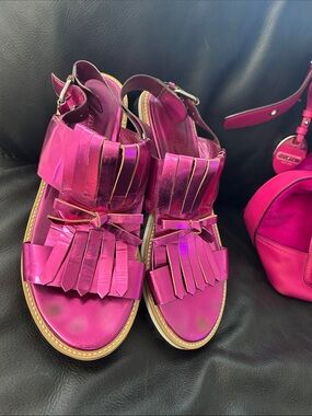Elvio Zanon Women's Hot Pink Fringe Buckle Sandals size 10